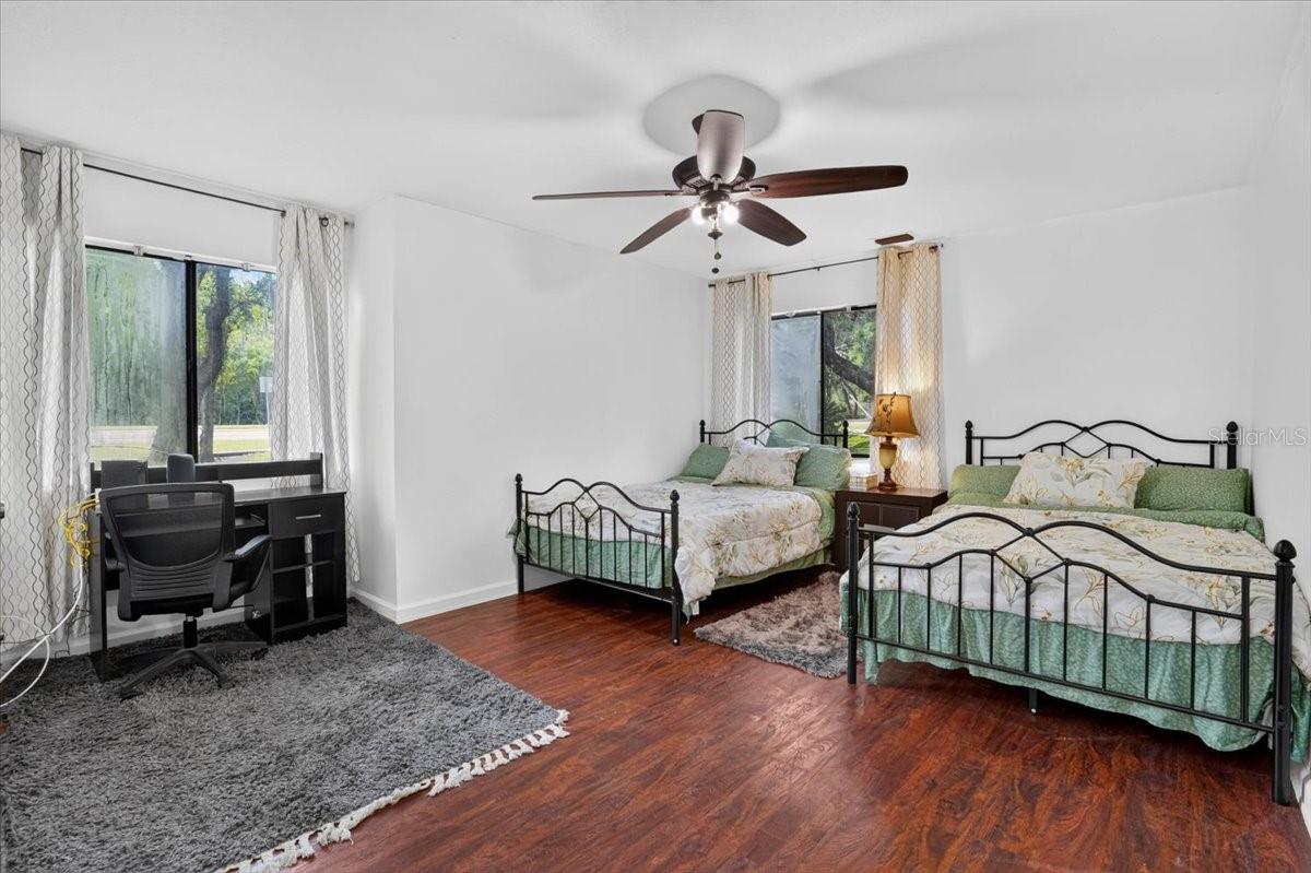 STONE CREEK POINTE A CONDOMINI - Residential