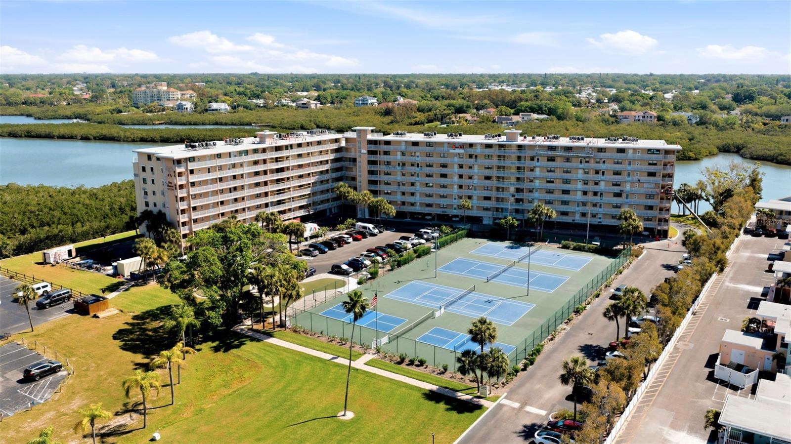 BAY SHORES YACHT & TENNIS CLUB - Residential