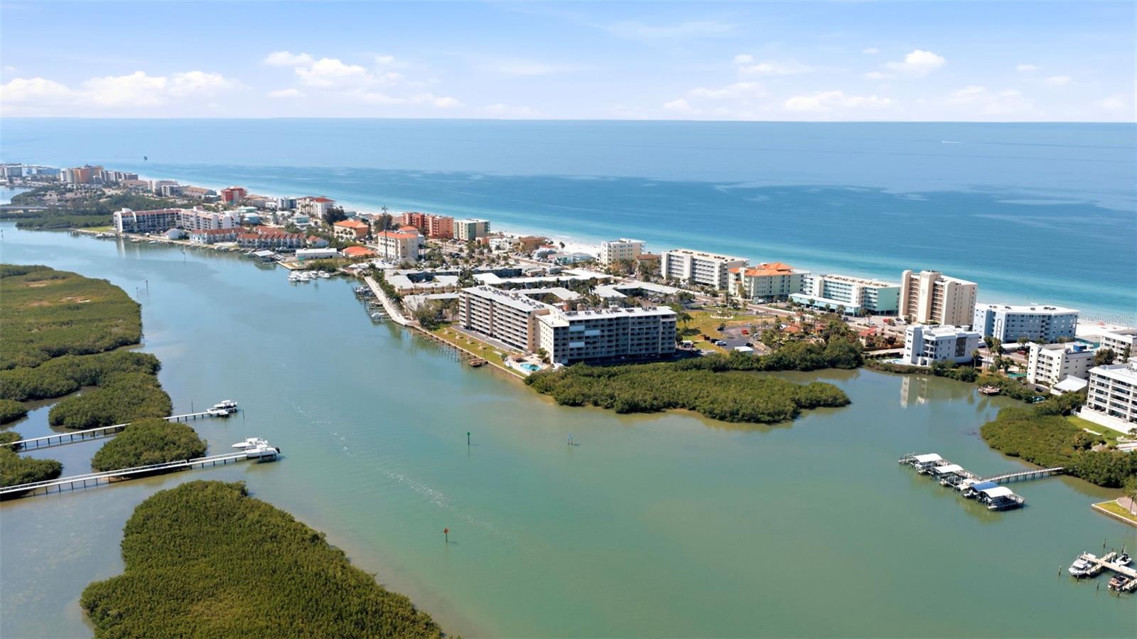 BAY SHORES YACHT & TENNIS CLUB - Residential