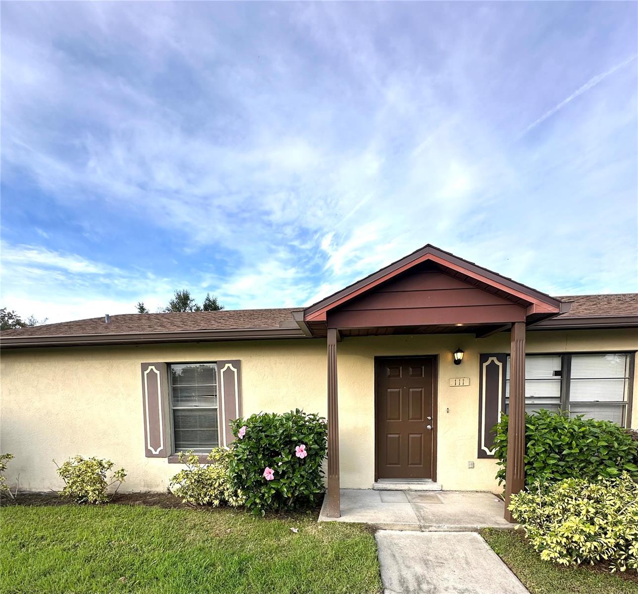 Lovely 2 bedroom 2 bathroom duplex home with an oversized lot located in a great location with No HOA. This newly renovated all laminate tile home is located in close proximity to the St. Cloud Lakefront Park, City Sports Complex, Shopping, St. Cloud Regional Hospital, City Hall and great A rated Schools. No HOA so you can park your commercial vehicle. First month’s rent & security deposit (equivalent to first month’s rent) required. $75 application fee for each person 18 years of age or older. Our application process is online and can be completed at any time- "completed" applications are processed on a first come, first serve basis- applicants are welcome to apply prior to viewing unit. Call Central Florida Real Estate Management today for additional information as this property will not last long. DO NOT SHOW UP AT PROPERTY OR YOU WILL BE TRESPASSED. MUST BE WITH REAL ESTATE REPRESENTATIVE.