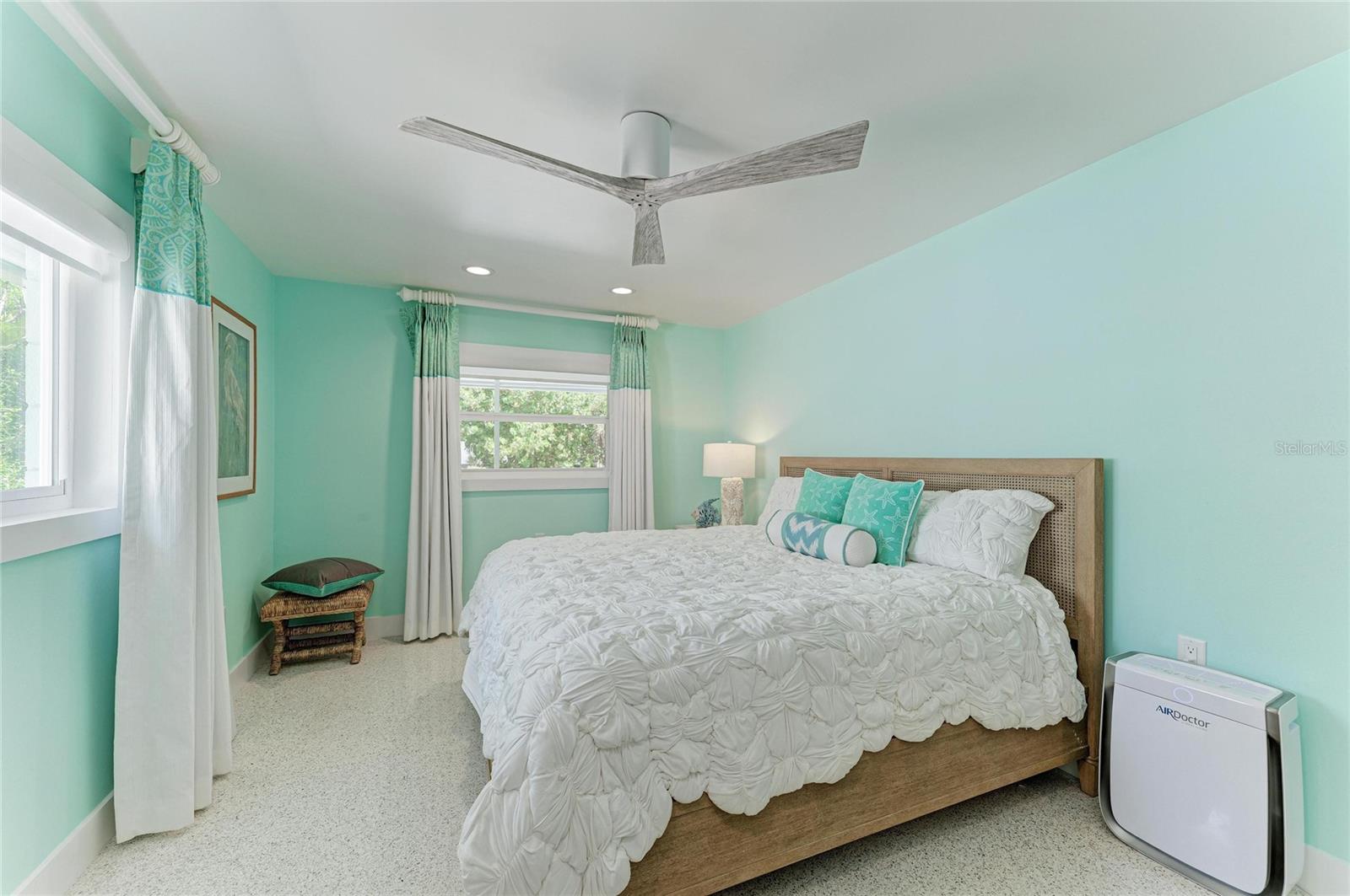 LONGBEACH ON LONGBOAT KEY - Residential