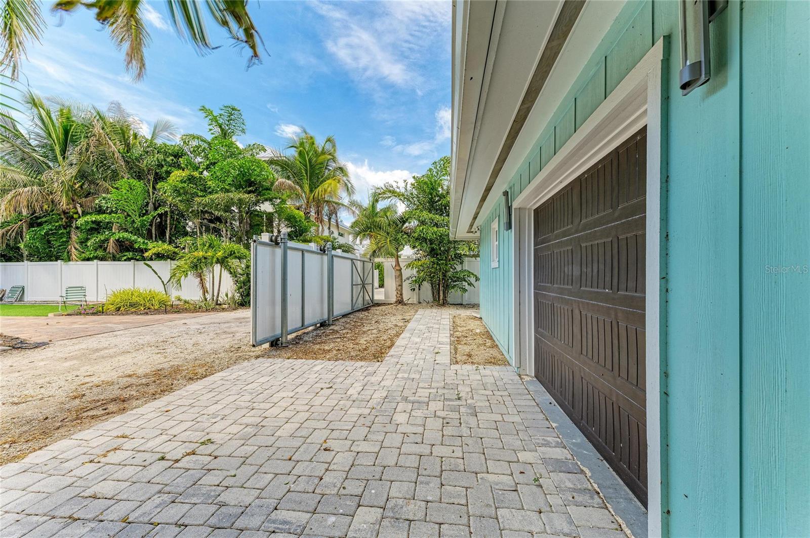 LONGBEACH ON LONGBOAT KEY - Residential