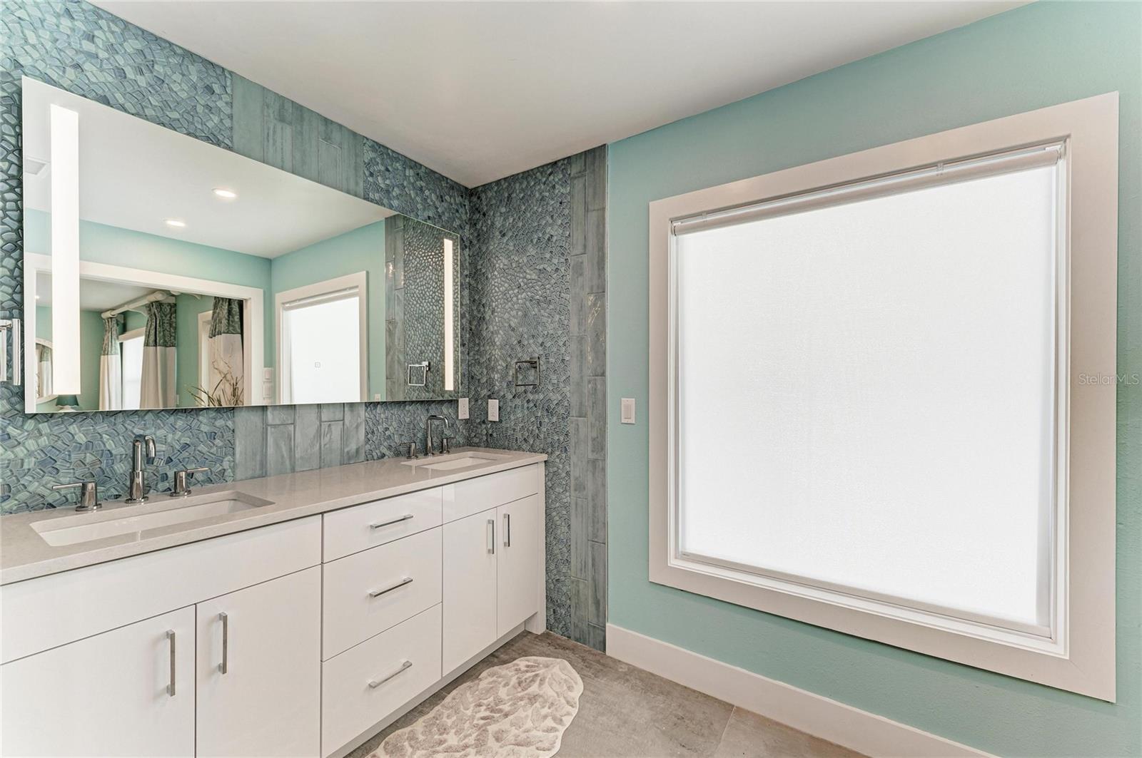 LONGBEACH ON LONGBOAT KEY - Residential