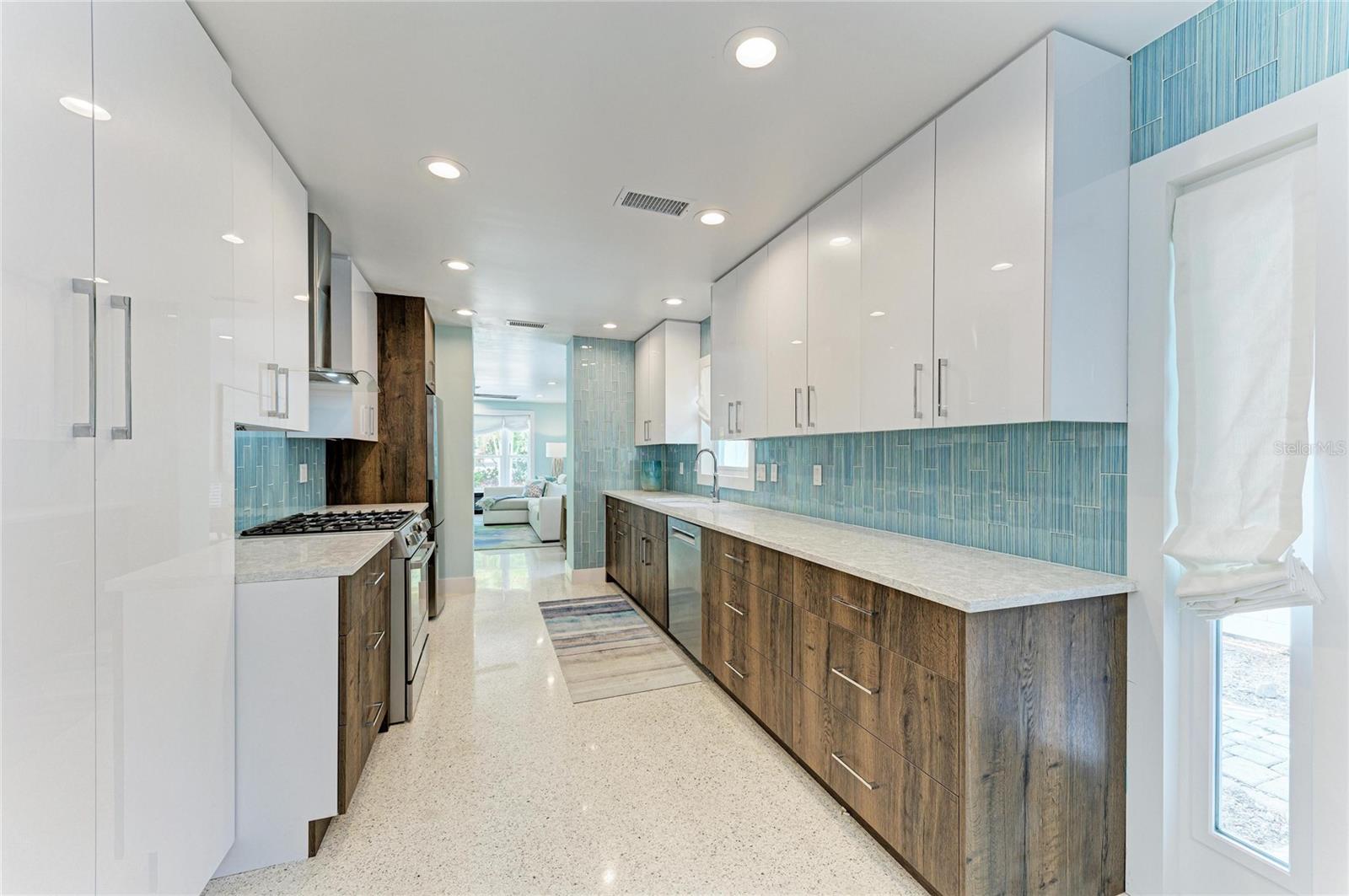 LONGBEACH ON LONGBOAT KEY - Residential