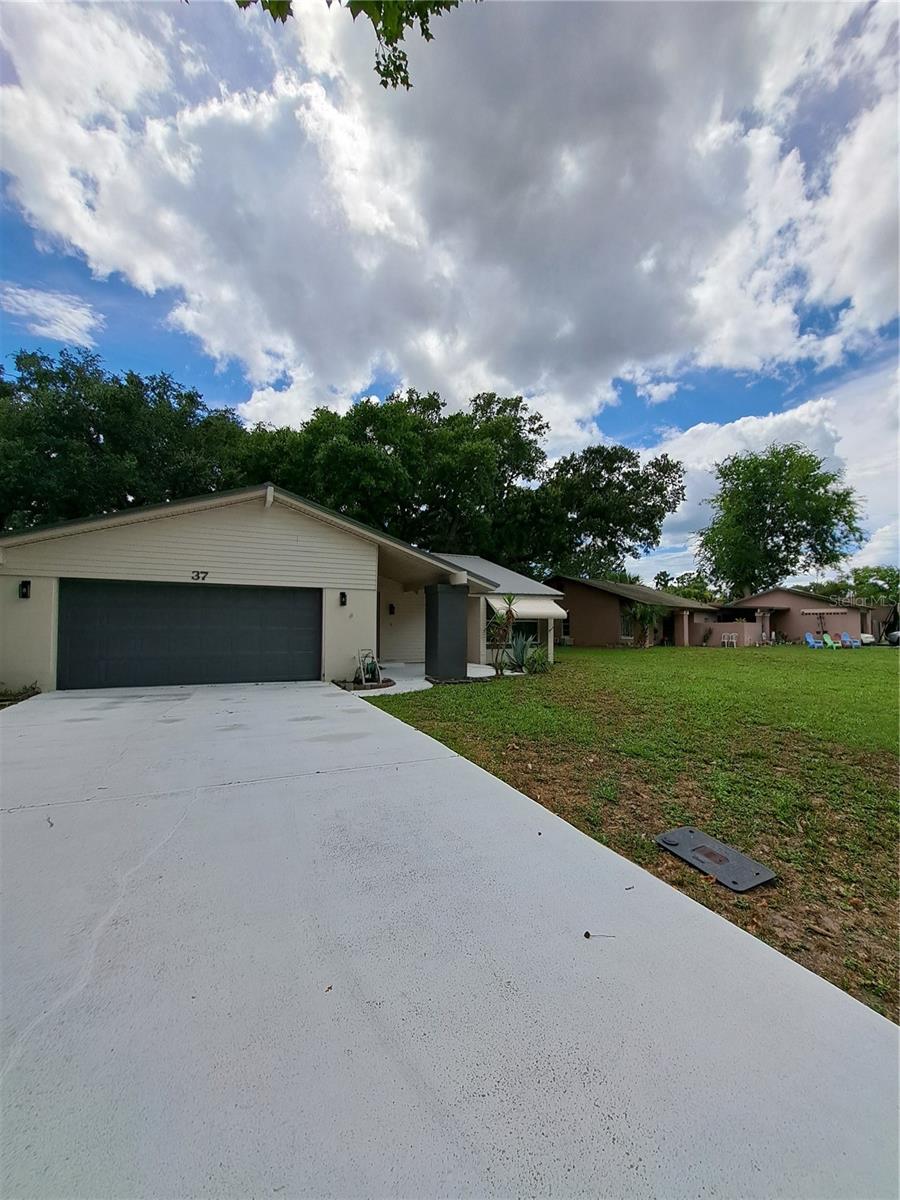 LAKE FOREST & LAKE FOREST NORTH - Residential
