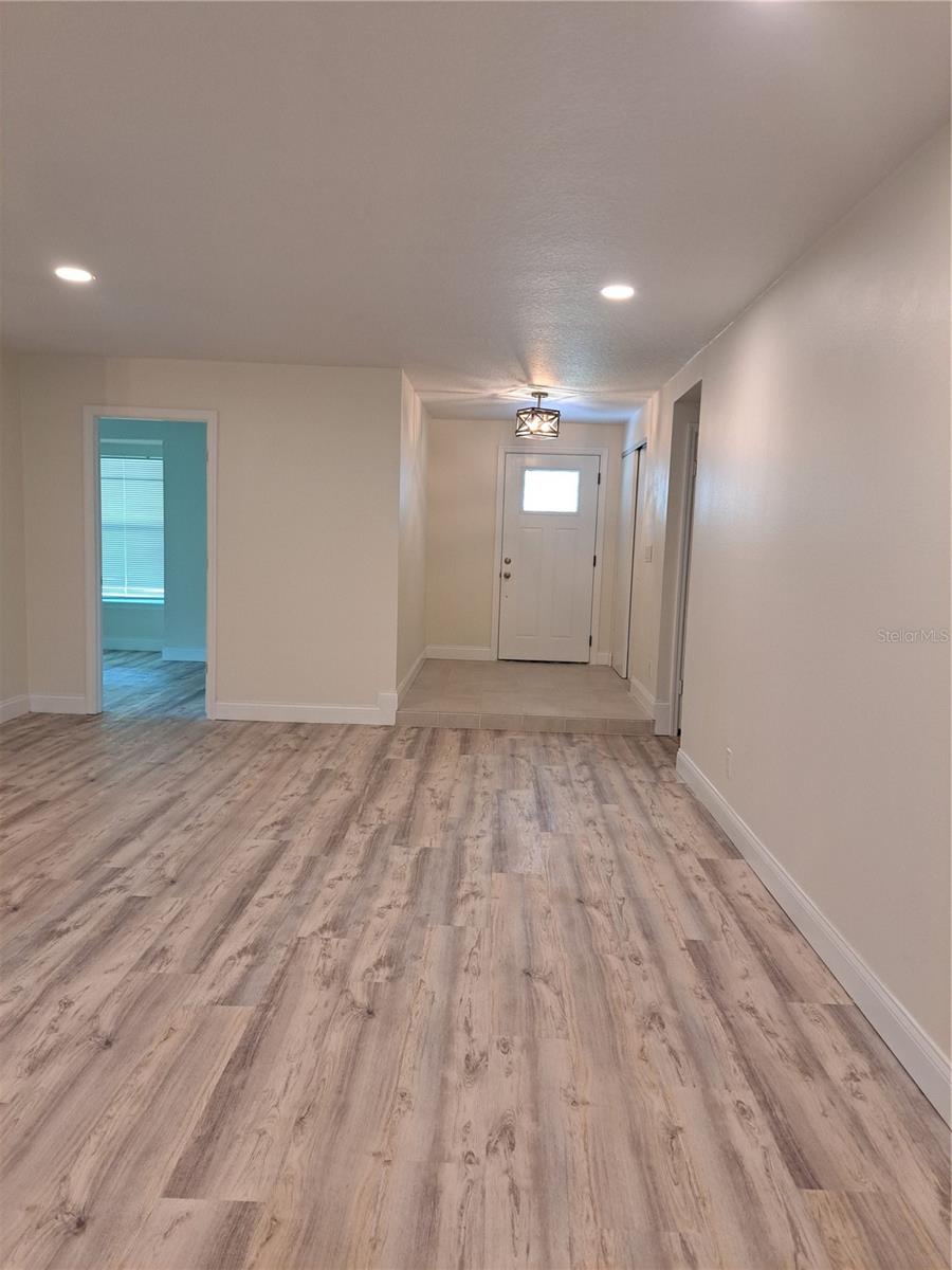 LAKE FOREST & LAKE FOREST NORTH - Residential