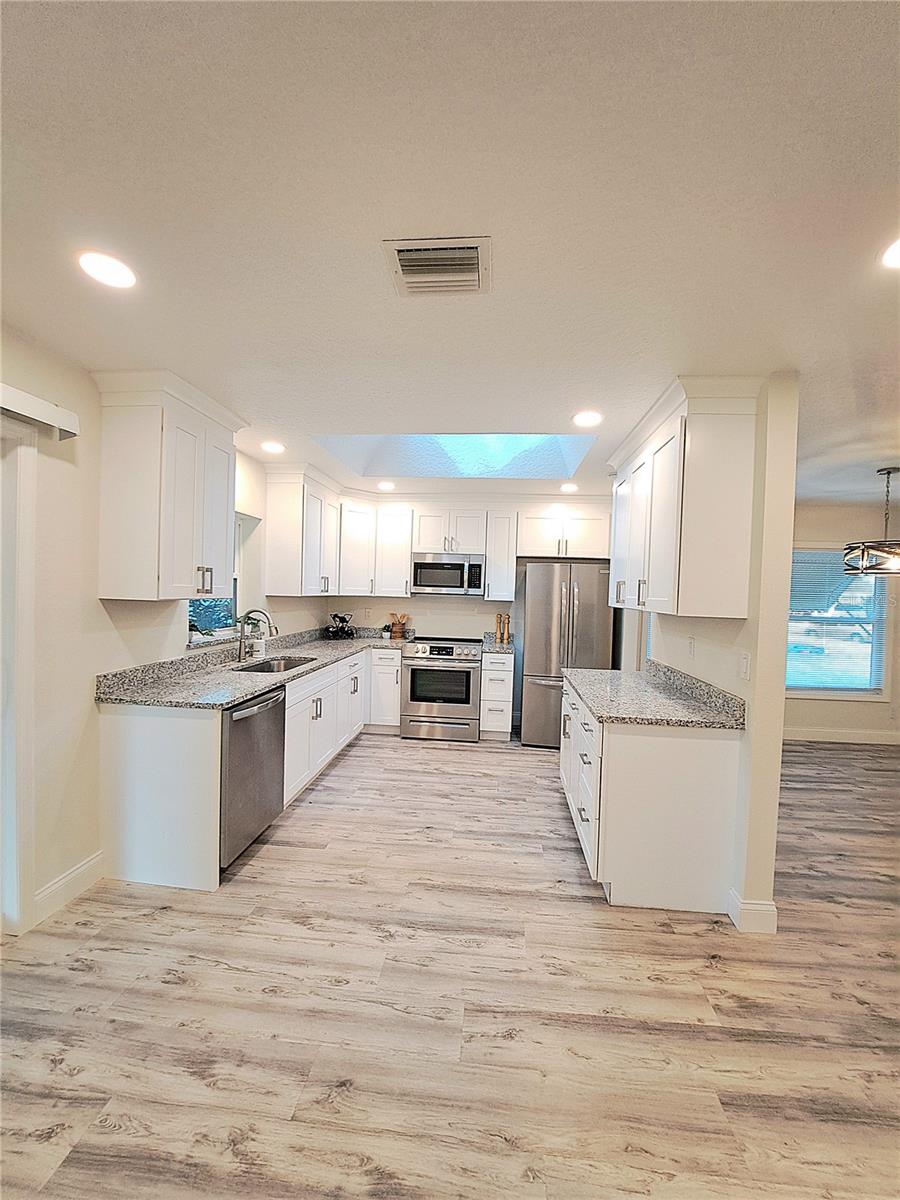 LAKE FOREST & LAKE FOREST NORTH - Residential