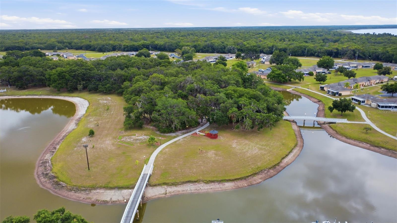 LAKESHORE CLUB - Residential