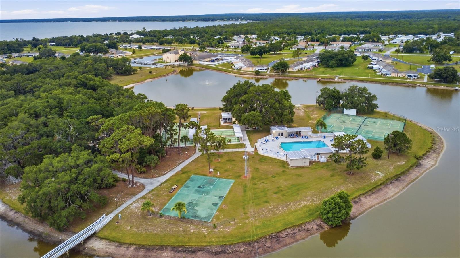 LAKESHORE CLUB - Residential