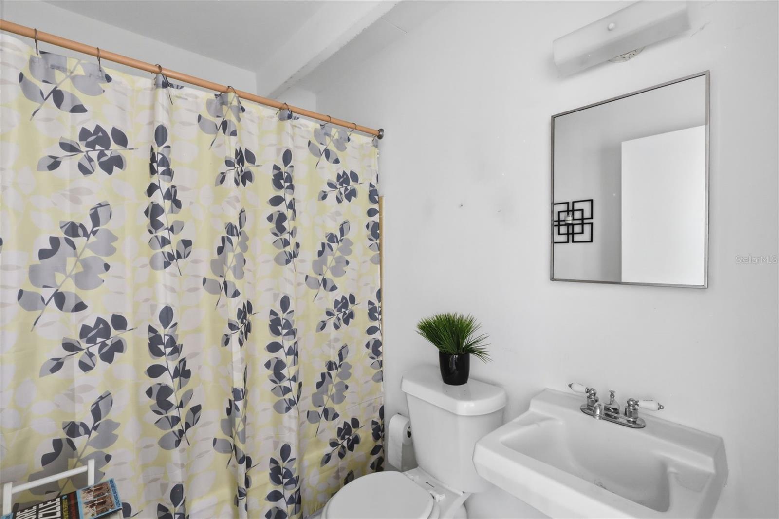 LAKESHORE CLUB - Residential