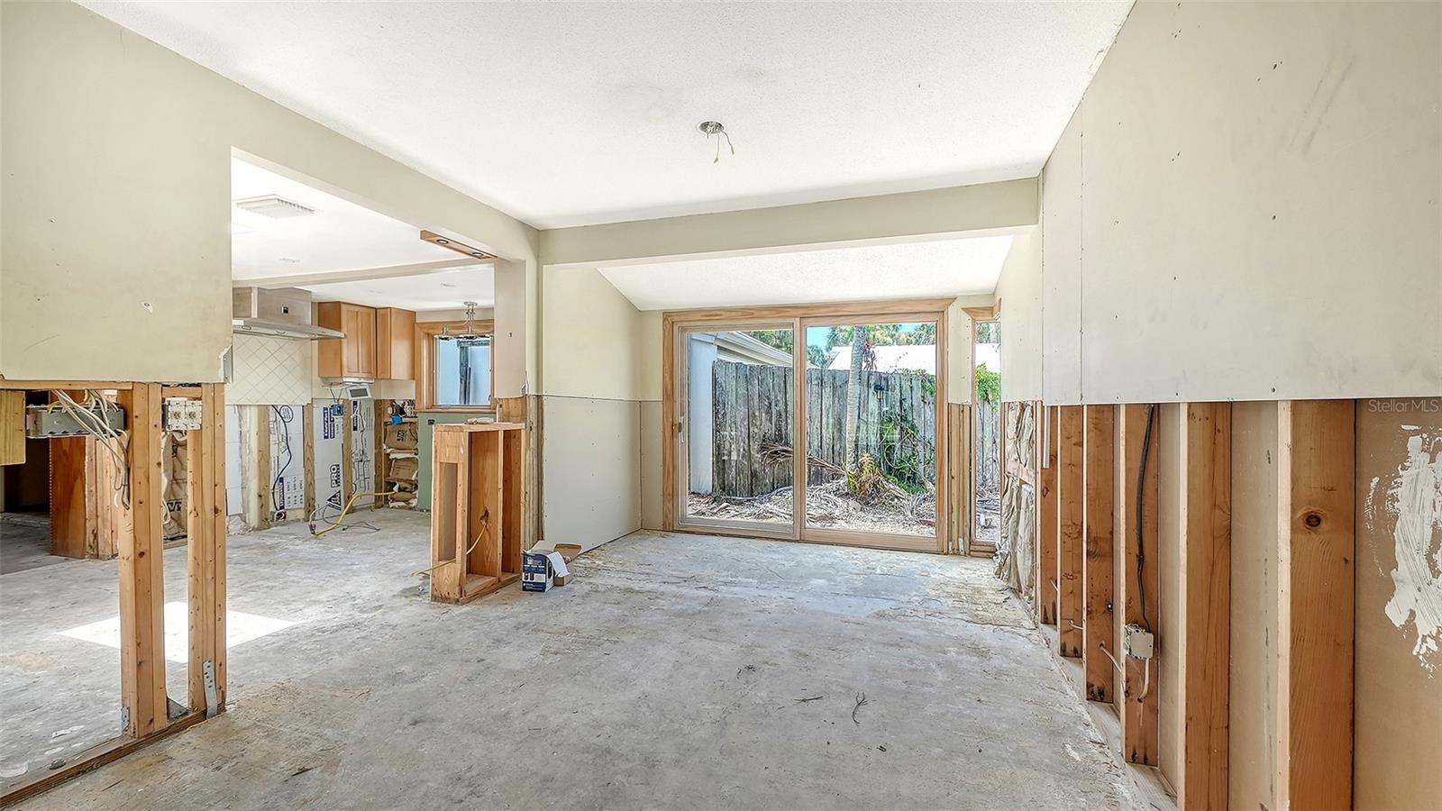 WHISPERING SANDS SEC 1 - Residential