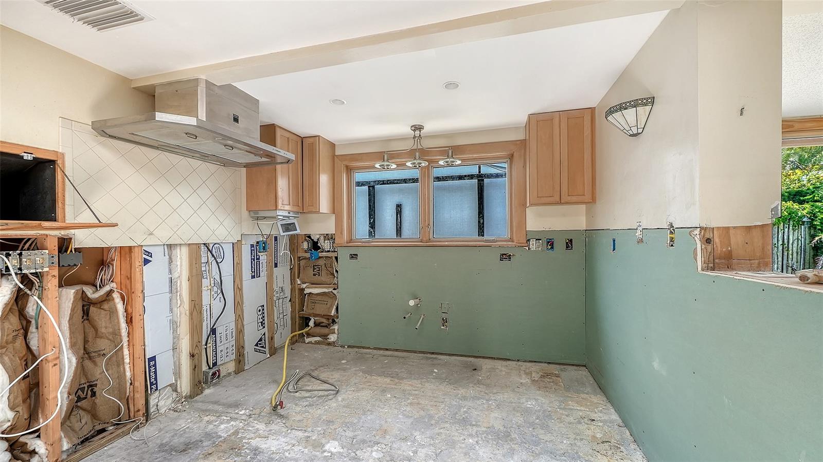 WHISPERING SANDS SEC 1 - Residential