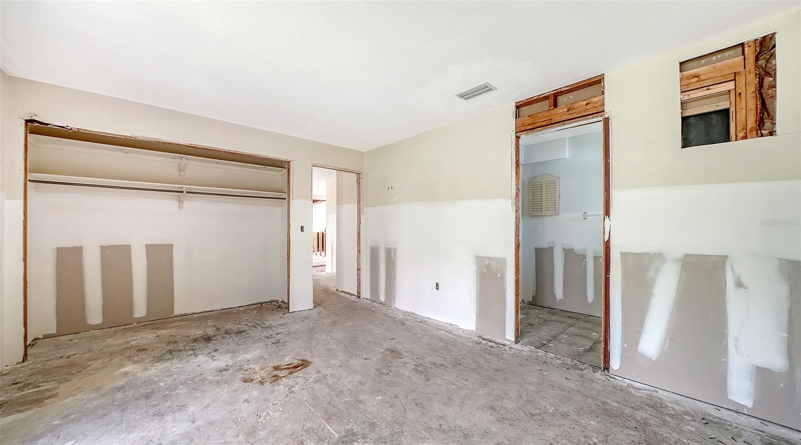 WHISPERING SANDS SEC 1 - Residential