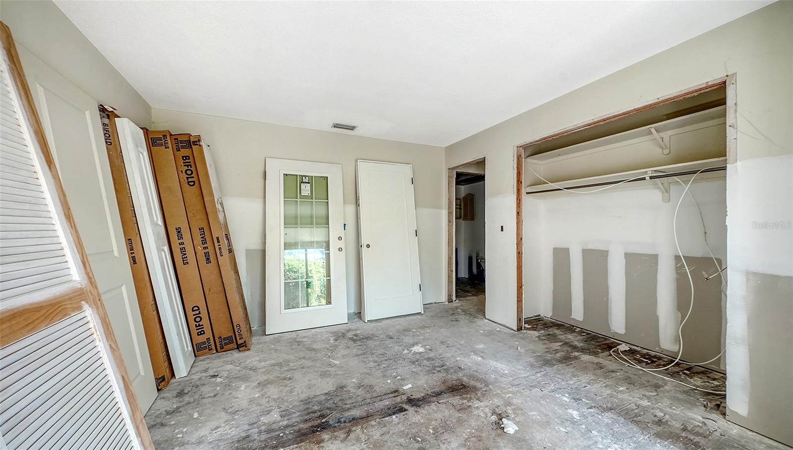WHISPERING SANDS SEC 1 - Residential