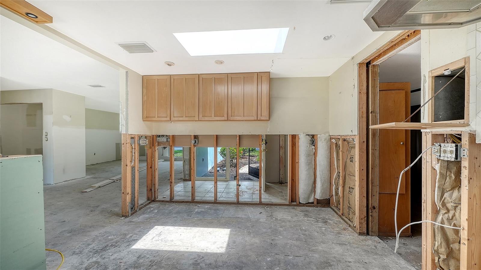 WHISPERING SANDS SEC 1 - Residential