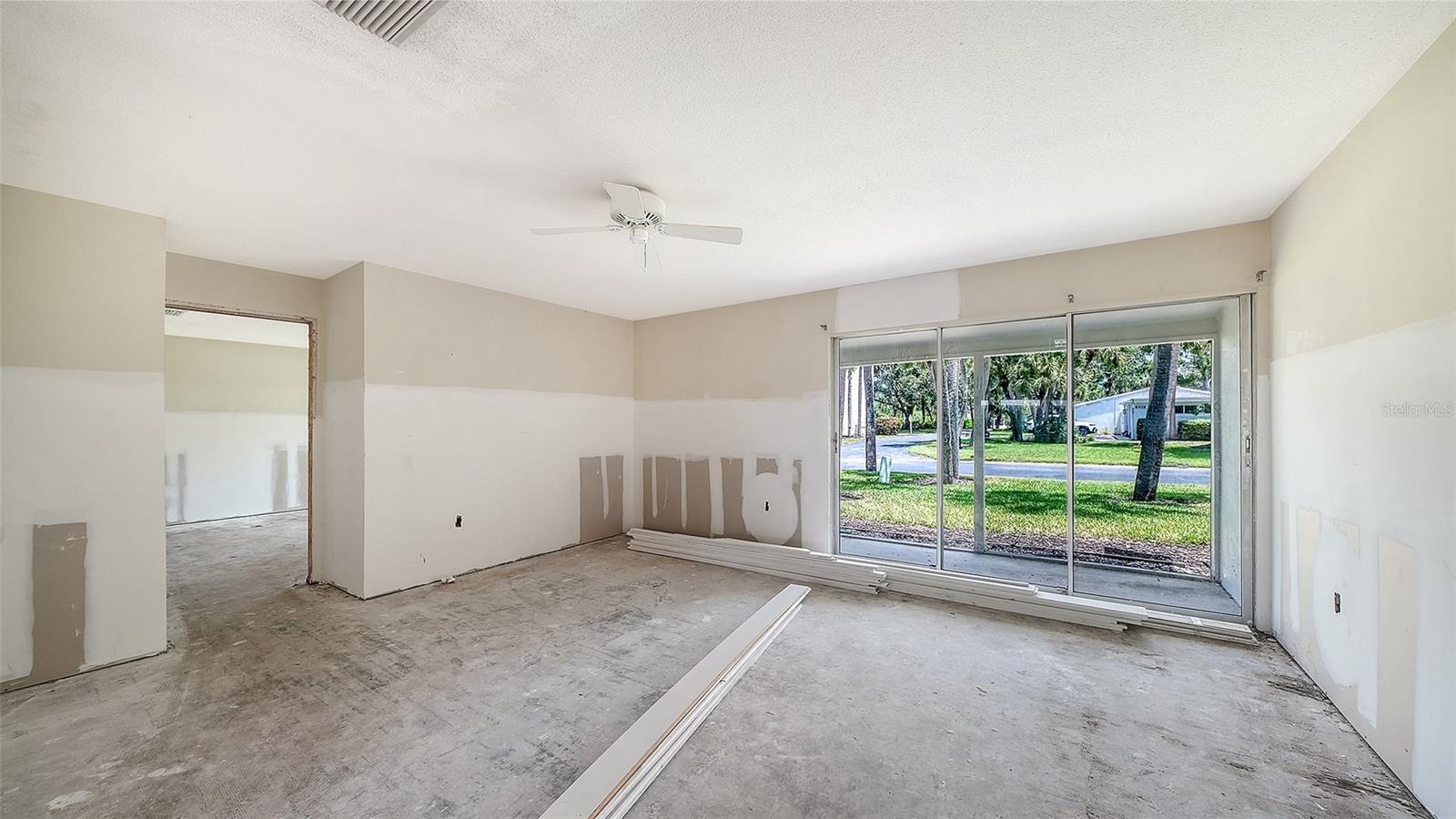 WHISPERING SANDS SEC 1 - Residential