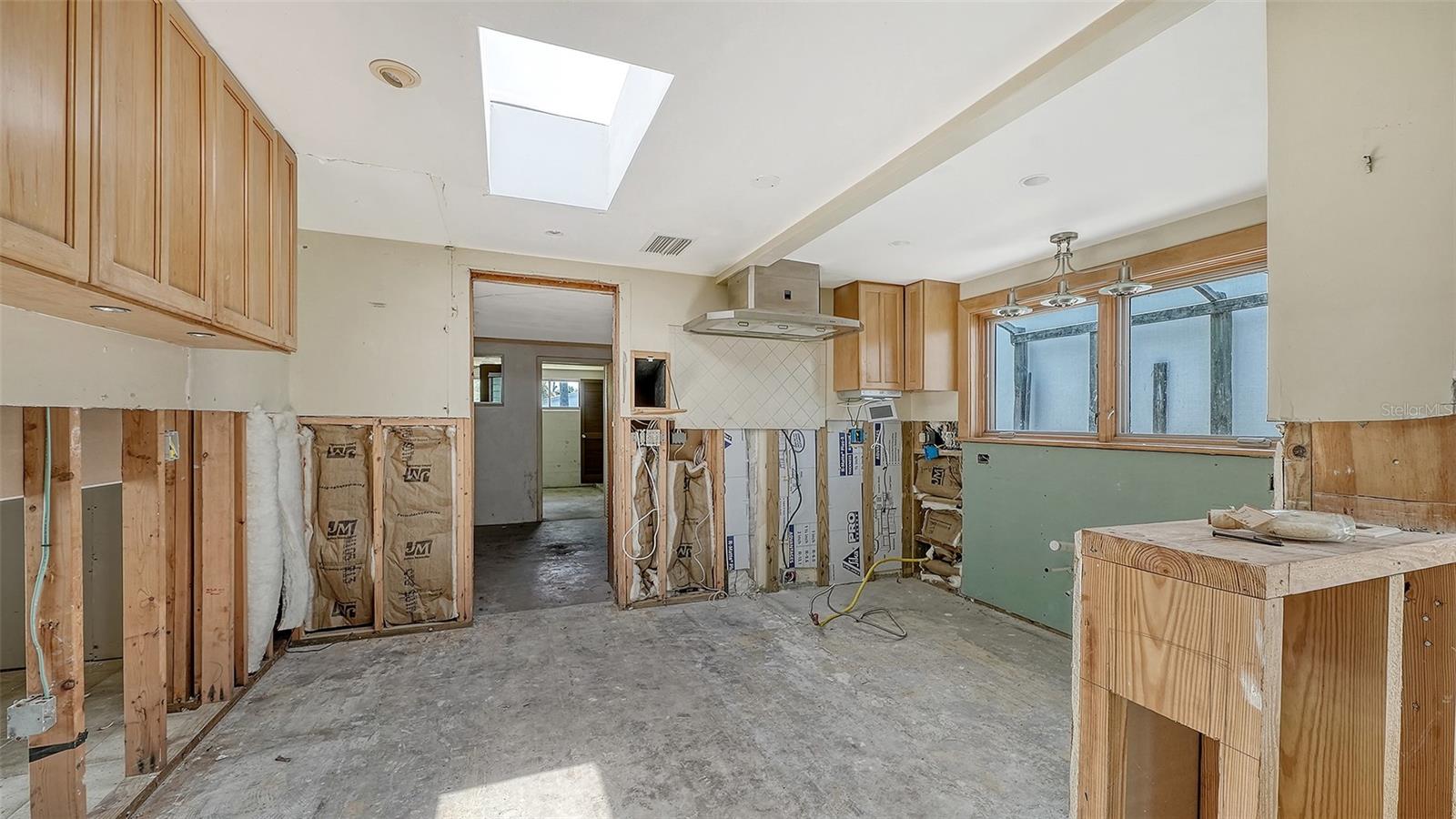 WHISPERING SANDS SEC 1 - Residential