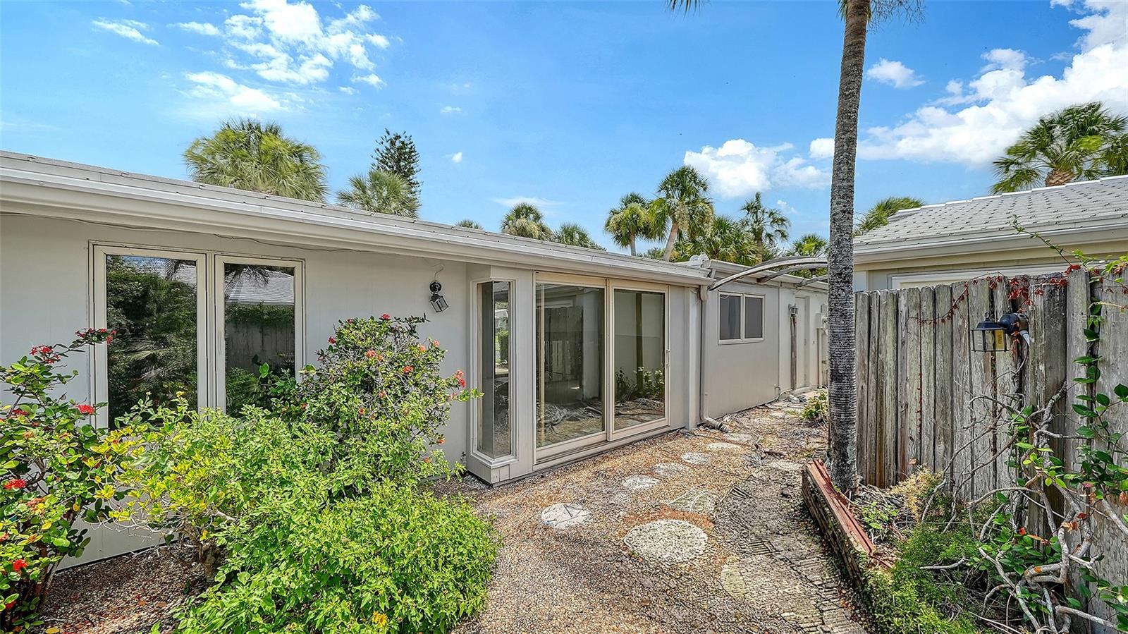 WHISPERING SANDS SEC 1 - Residential