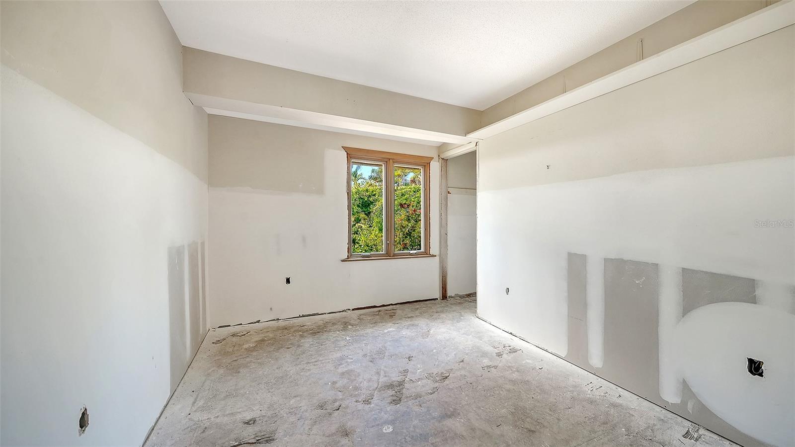 WHISPERING SANDS SEC 1 - Residential