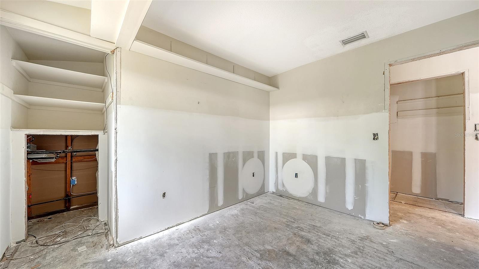 WHISPERING SANDS SEC 1 - Residential