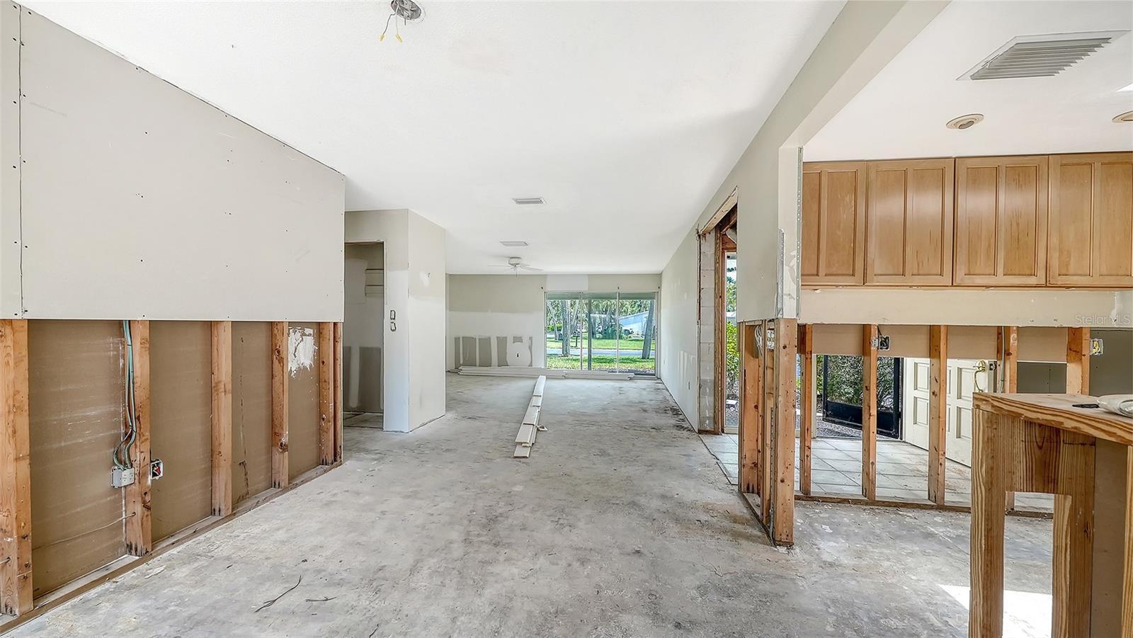 WHISPERING SANDS SEC 1 - Residential