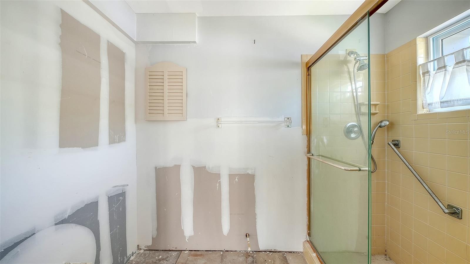 WHISPERING SANDS SEC 1 - Residential