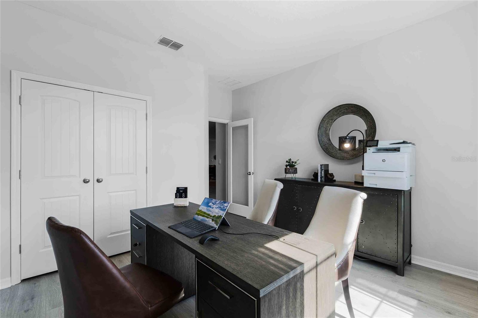 VICTORIA OAKS PH D - Residential