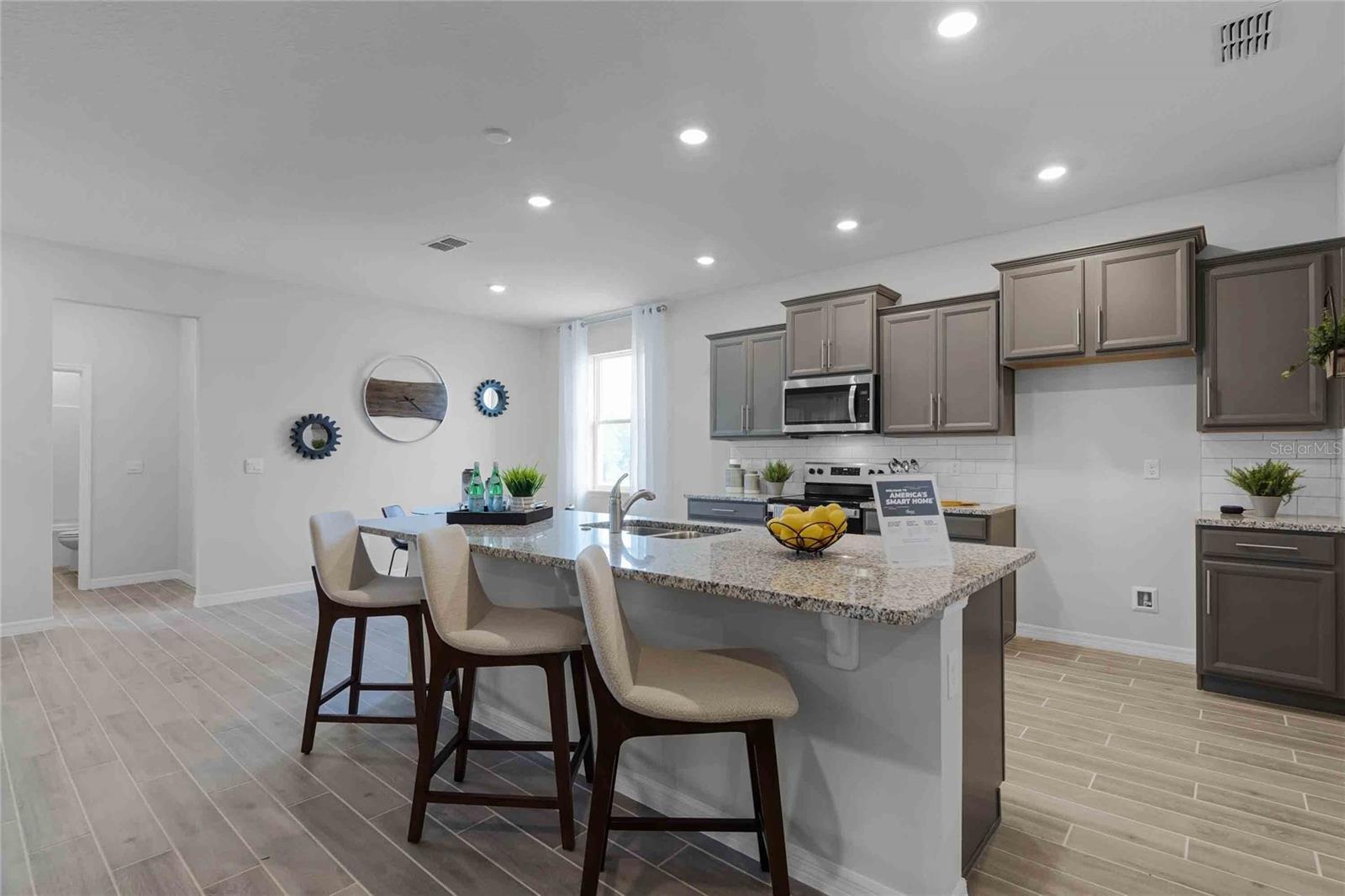 VICTORIA OAKS PH D - Residential