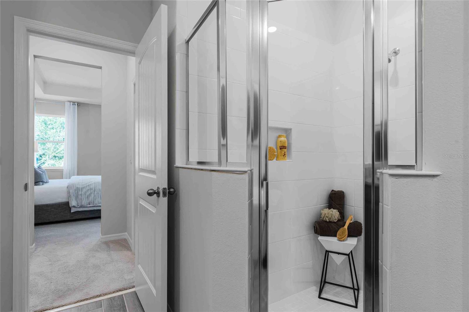 VICTORIA OAKS PH D - Residential