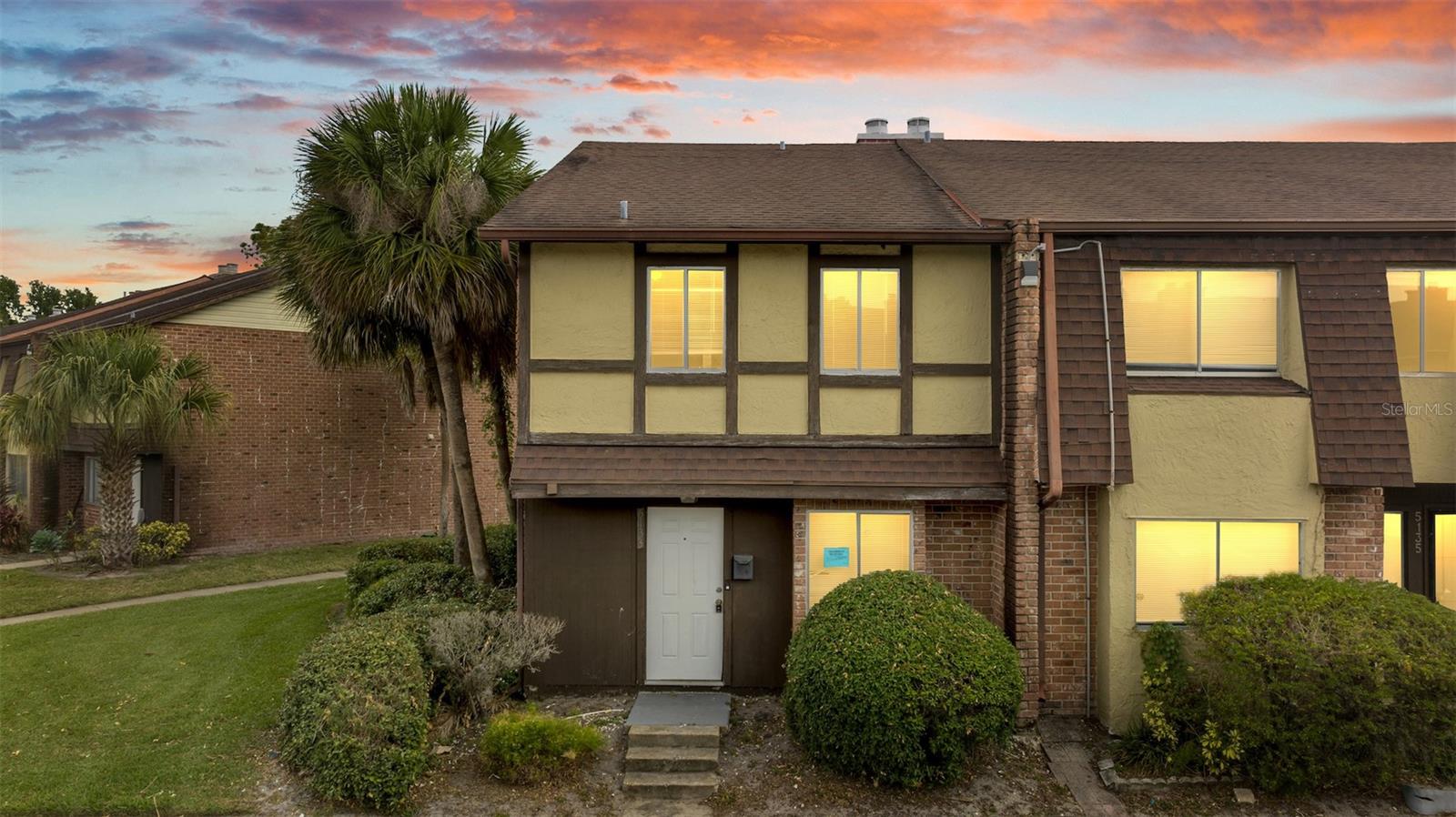 HUNTINGTON ON GREEN CONDO - Residential