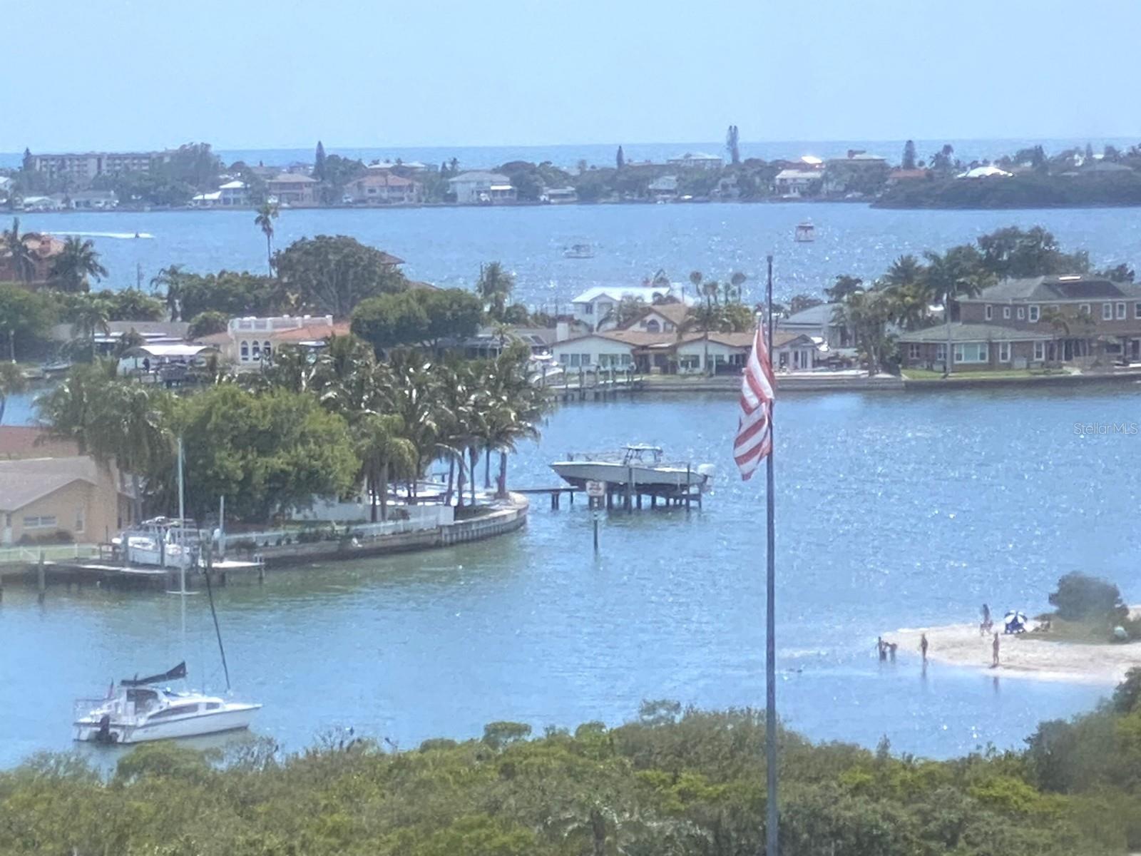 HARBOUR CLUB CONDO 2 - Residential
