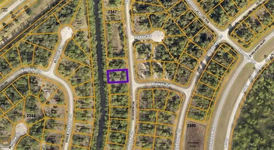 Lot 7 Gladview Cir, North Port, FL 34288
Live on the water!! Here is an amazing lot to build your beautiful dream home.  Minutes to Walmart and shopping and 30 minutes to the Englewood Beaches. Close to Myakka River Regional Park where you can fish and Kayak. 10,000sf, Can build multi-family!