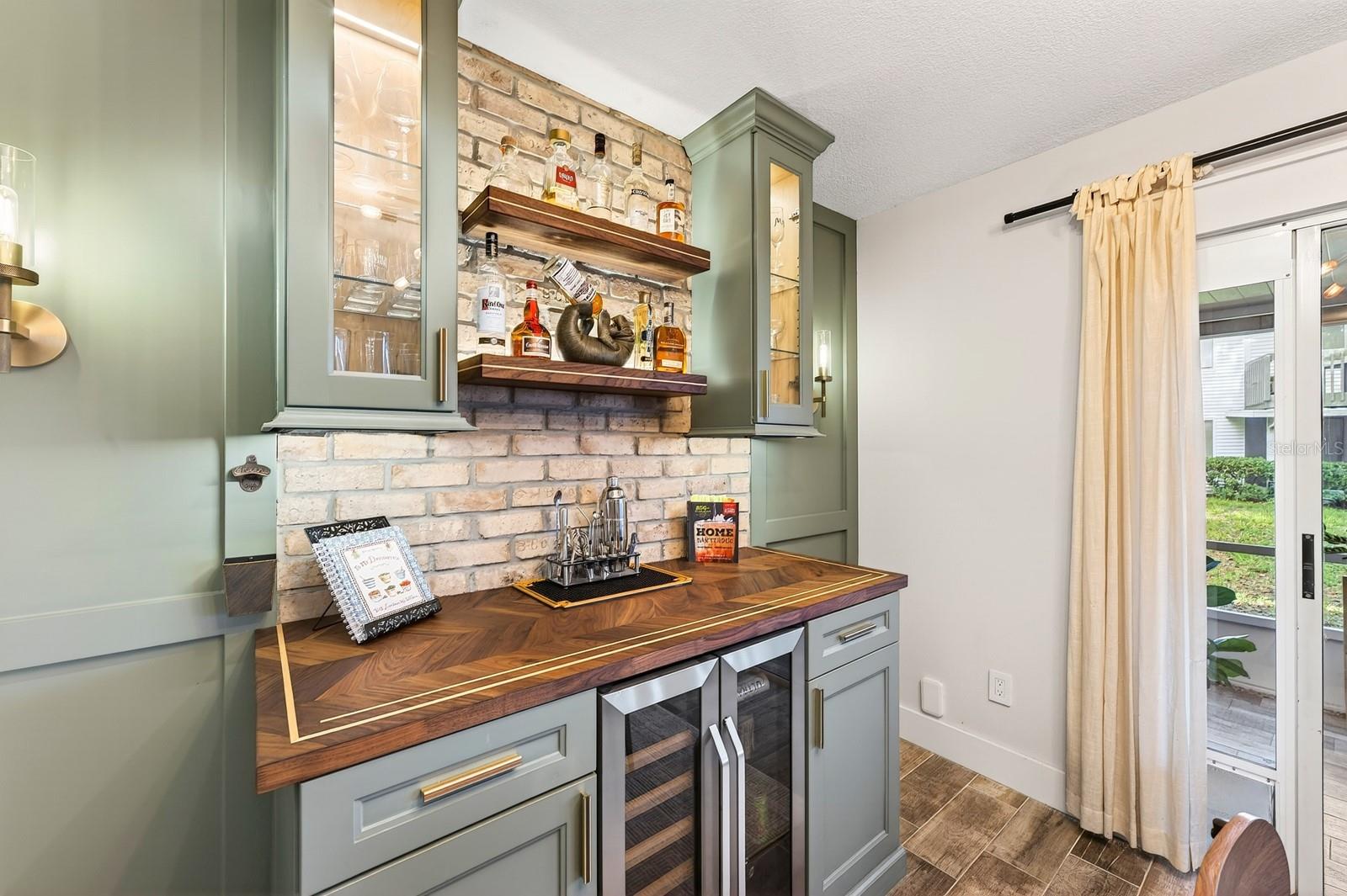 COACH HOMES AT MARINERS VILLAGE - Residential