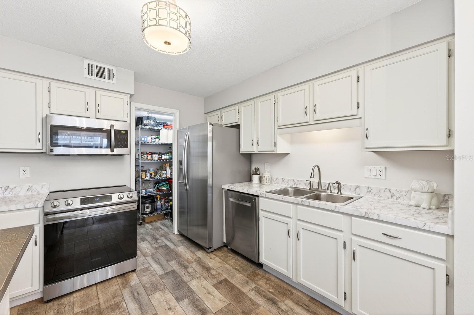COACH HOMES AT MARINERS VILLAGE - Residential