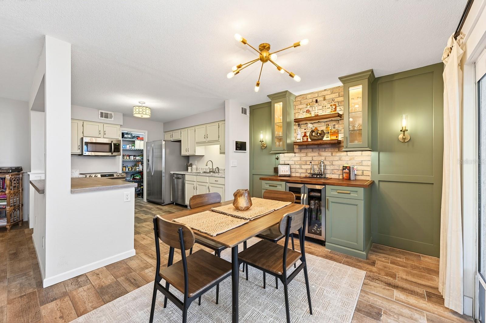 COACH HOMES AT MARINERS VILLAGE - Residential