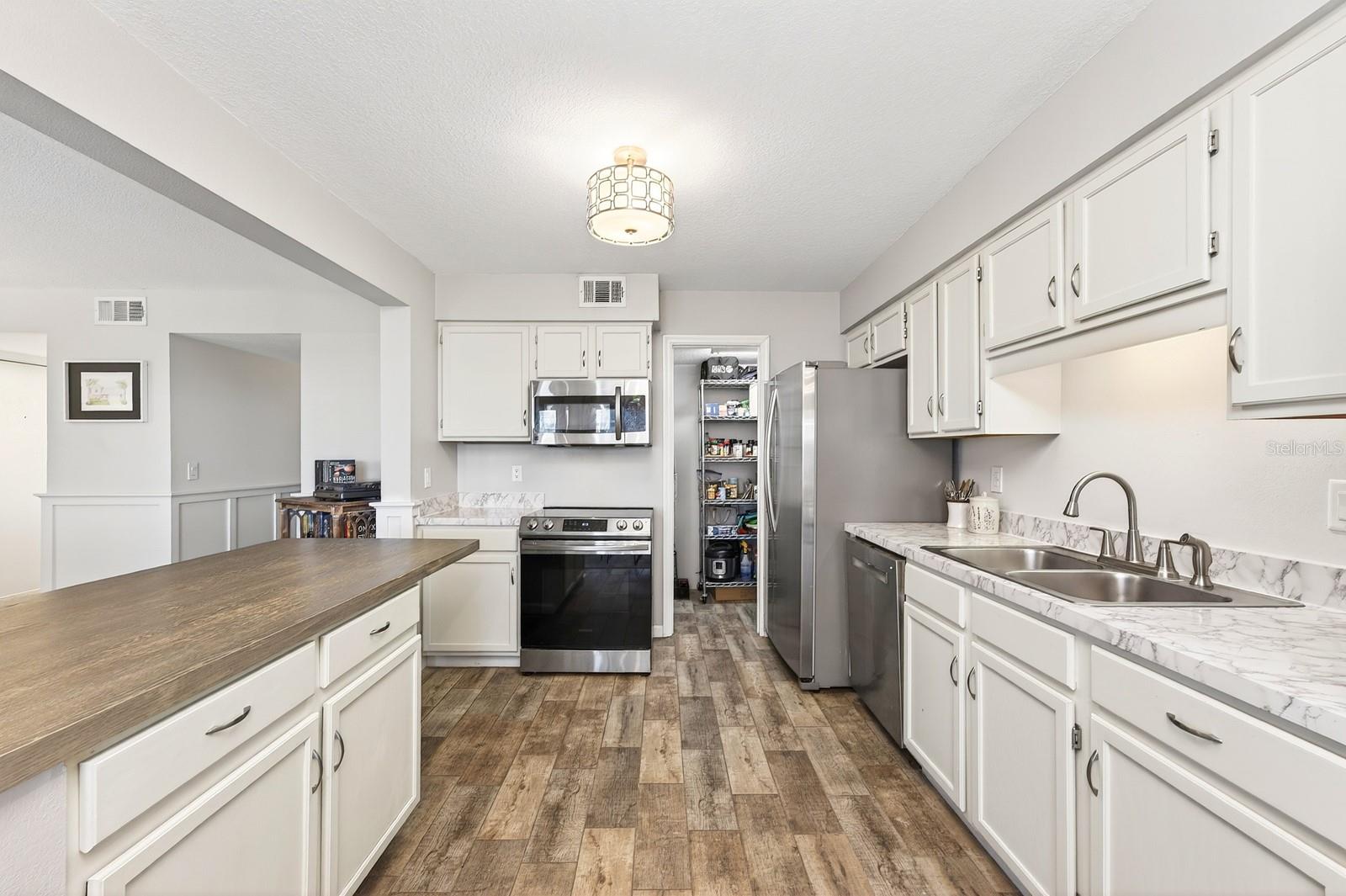 COACH HOMES AT MARINERS VILLAGE - Residential