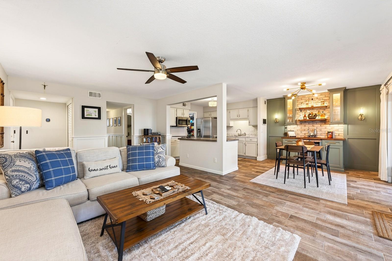 COACH HOMES AT MARINERS VILLAGE - Residential