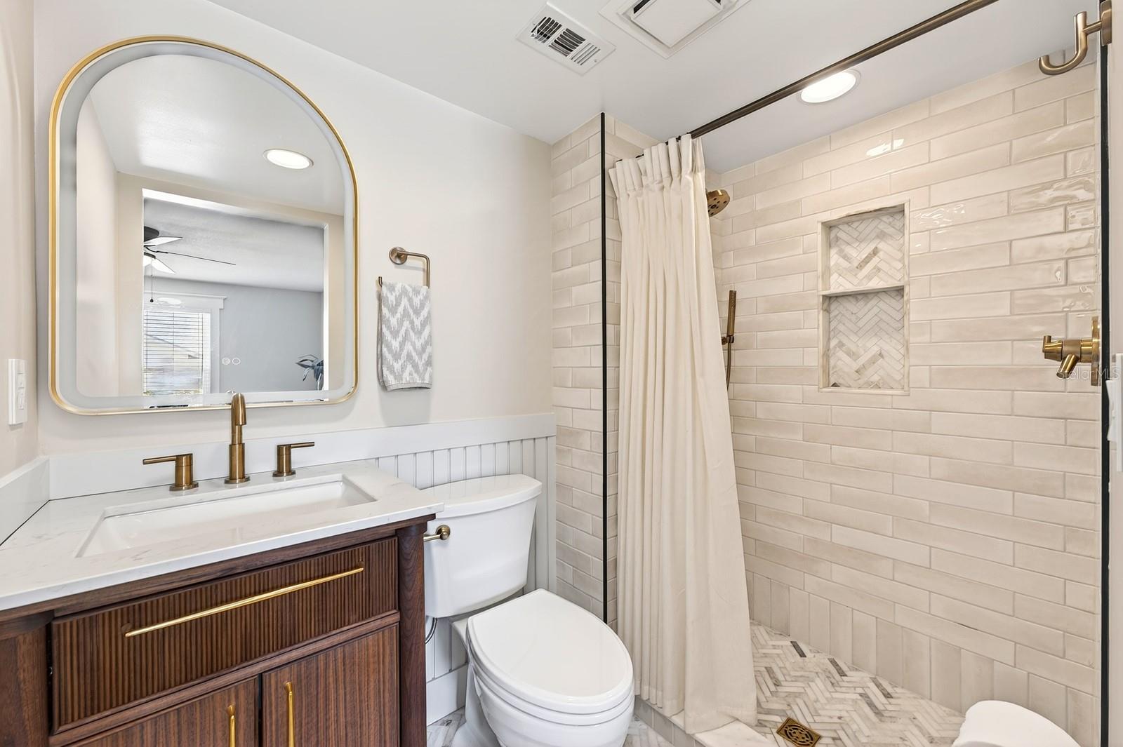 COACH HOMES AT MARINERS VILLAGE - Residential