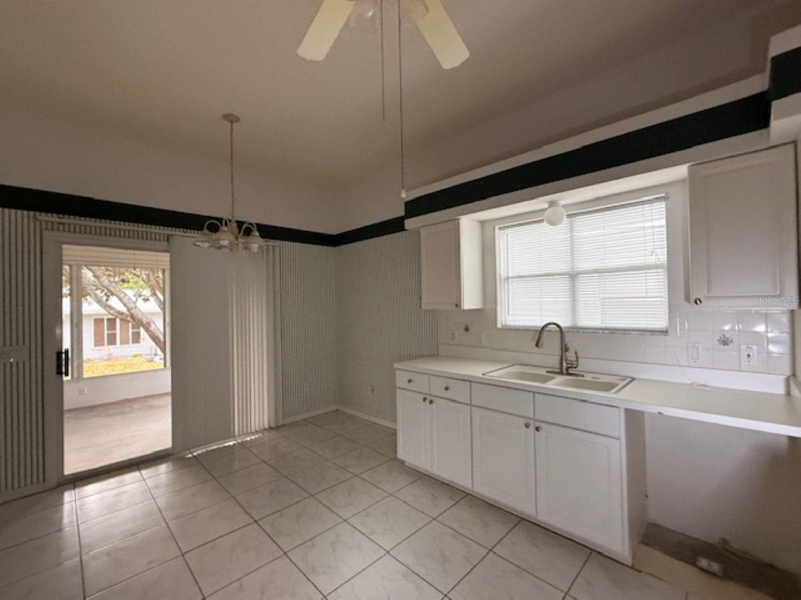 LADY LAKE ORANGE BLOSSOM GARDENS UNIT 18 - Residential