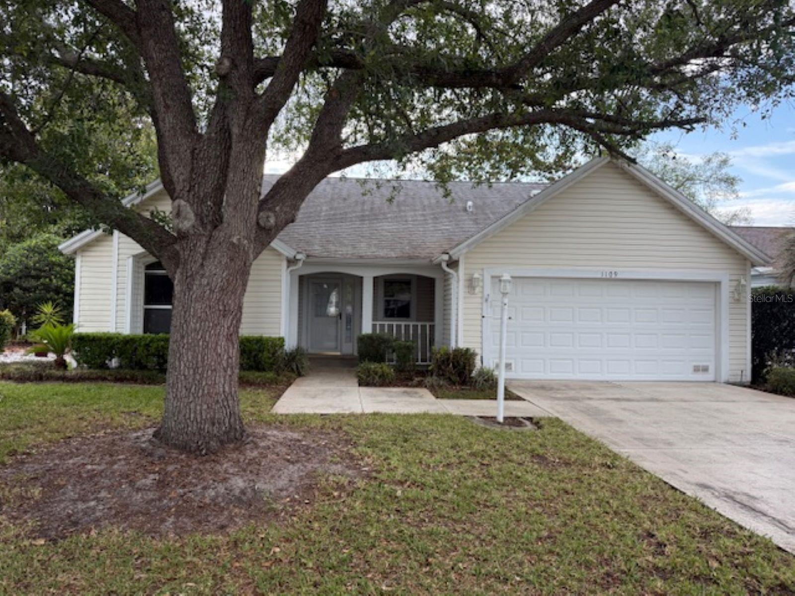 This gorgeous 2Bd/2Ba home features huge vaulted ceilings and an abundance of light!.  It features a gormet kitchen with beautiful distinctive cabinetry.  The master suite includes a walk-in closet and lovely ensuite bath.  It is idealy located for you to have access to everything The Villages has to offer. Hurry, this one is priced right.