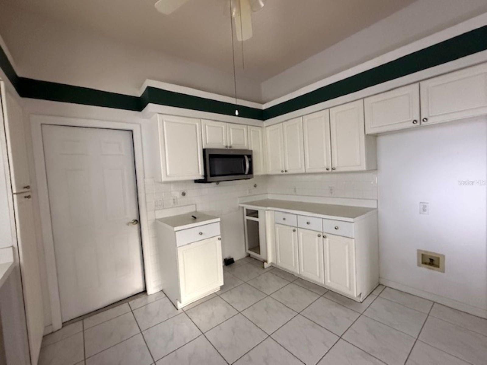 LADY LAKE ORANGE BLOSSOM GARDENS UNIT 18 - Residential
