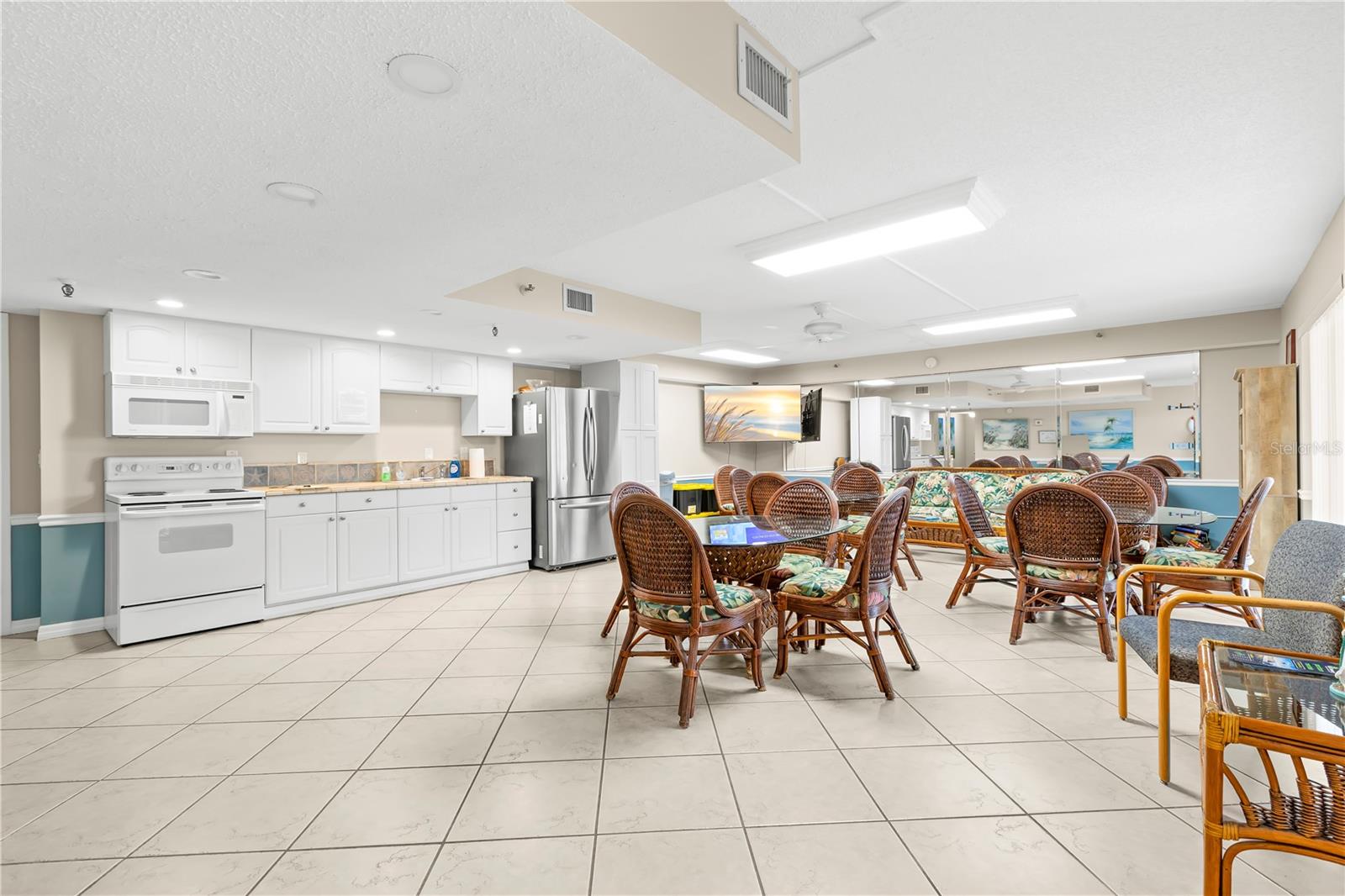 SOUTH BAY CONDO - Residential