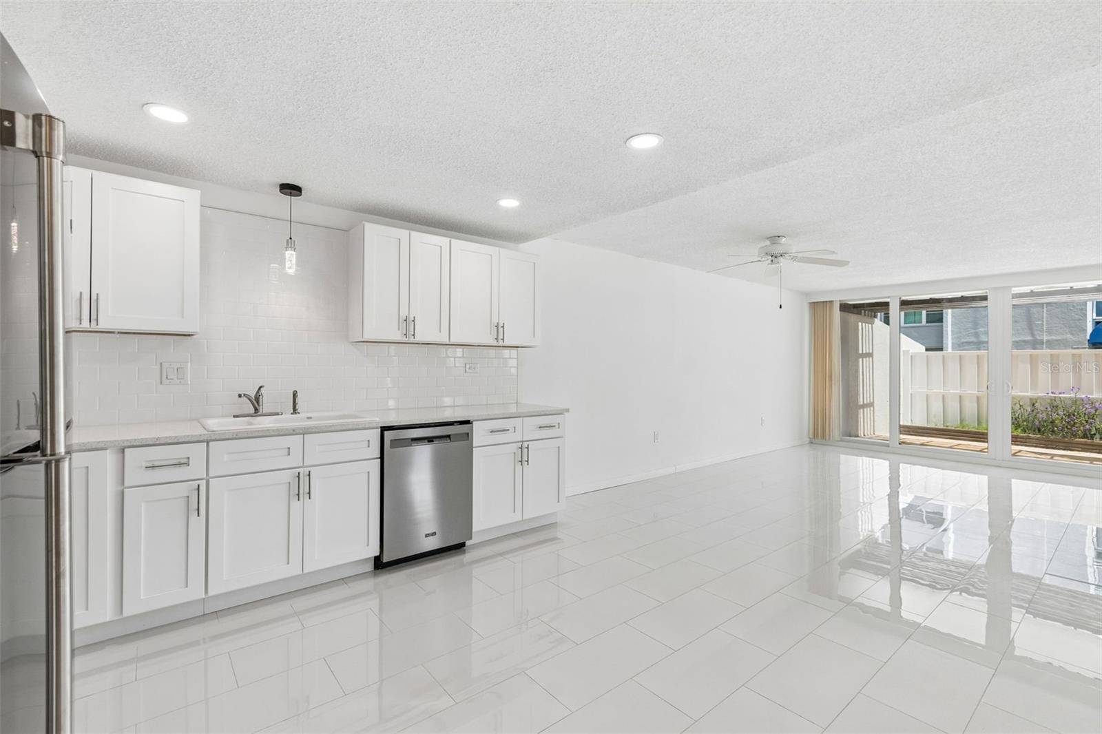 TREASURE ISLAND TENNIS & YACHT CLUB - Residential
