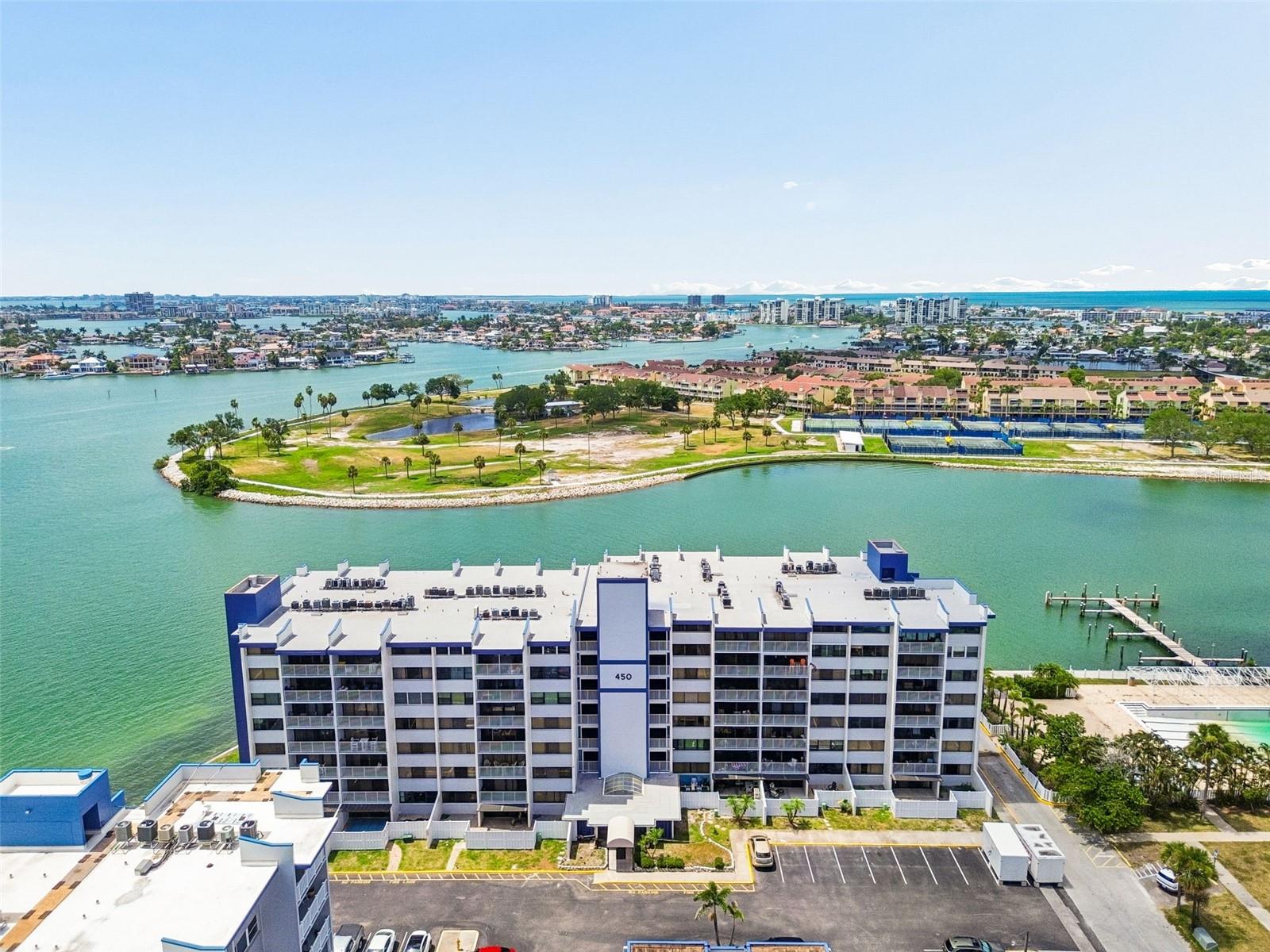 TREASURE ISLAND TENNIS & YACHT CLUB - Residential