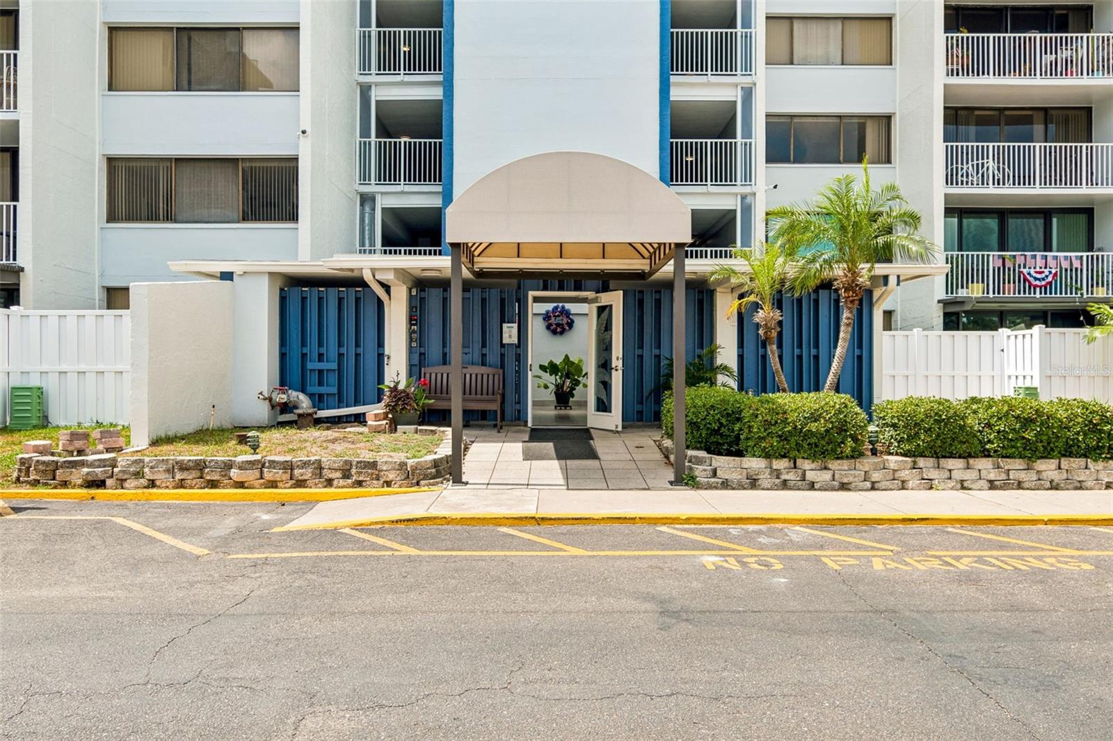 TREASURE ISLAND TENNIS & YACHT CLUB - Residential