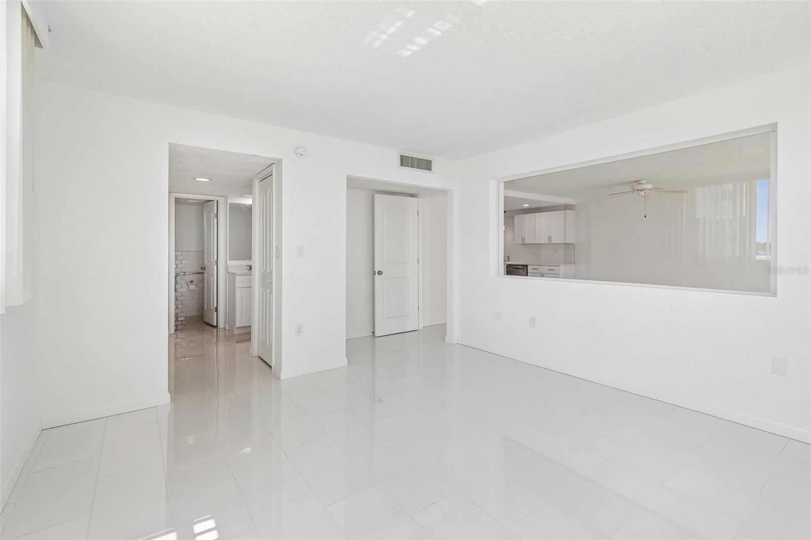 TREASURE ISLAND TENNIS & YACHT CLUB - Residential