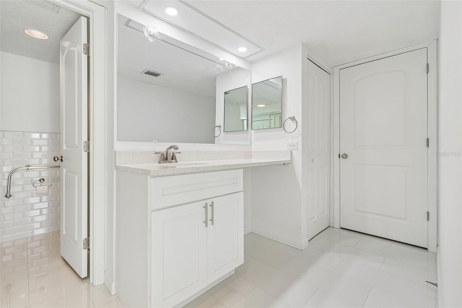 TREASURE ISLAND TENNIS & YACHT CLUB - Residential