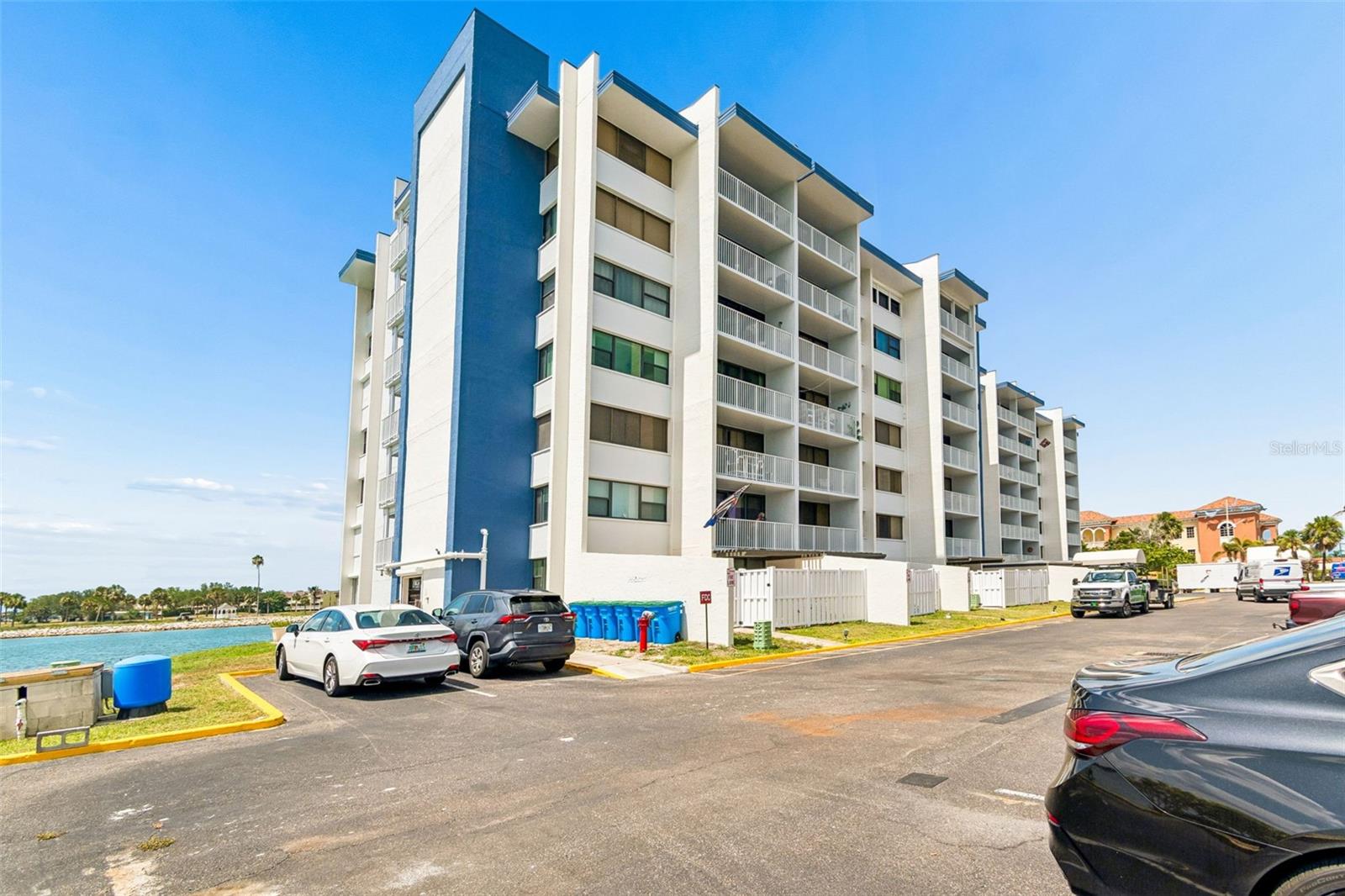 TREASURE ISLAND TENNIS & YACHT CLUB - Residential