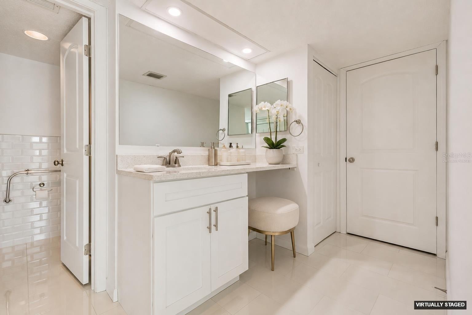 TREASURE ISLAND TENNIS & YACHT CLUB - Residential