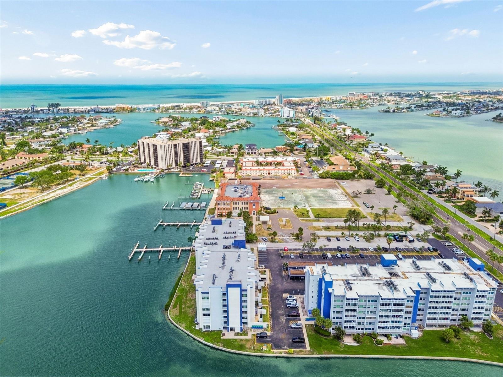 TREASURE ISLAND TENNIS & YACHT CLUB - Residential